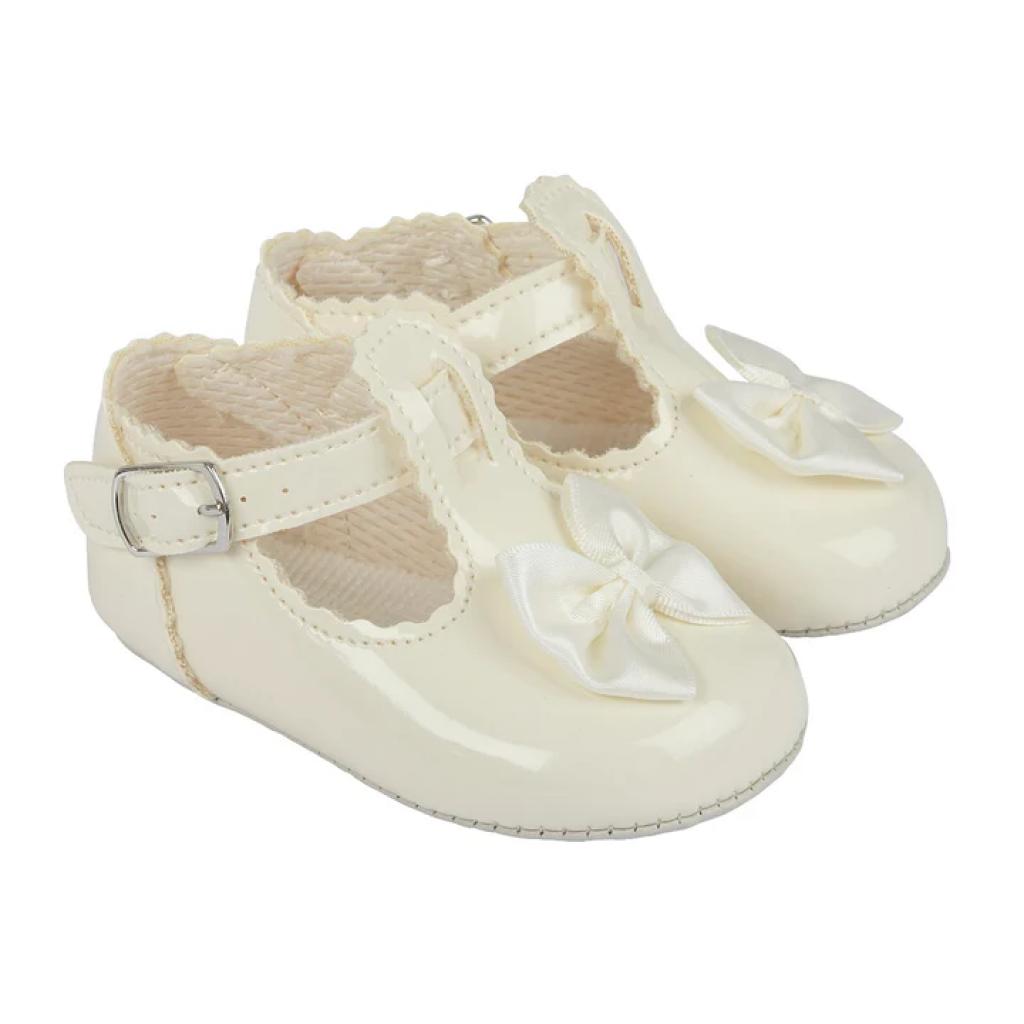 Bay Pod/Early Days  * BP861I Ivory Patent Buckle T-Bar Pre-Walker Shoe with Bow (0-3)