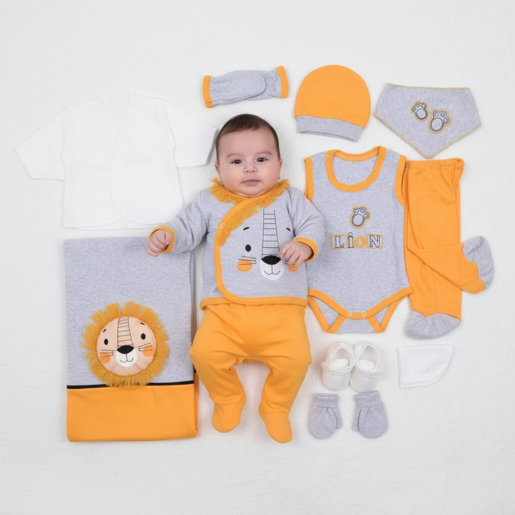BOSSBaby   BBCC10018-Y  10 Piece boxed  Gift Set "Lion" (0-3 months)