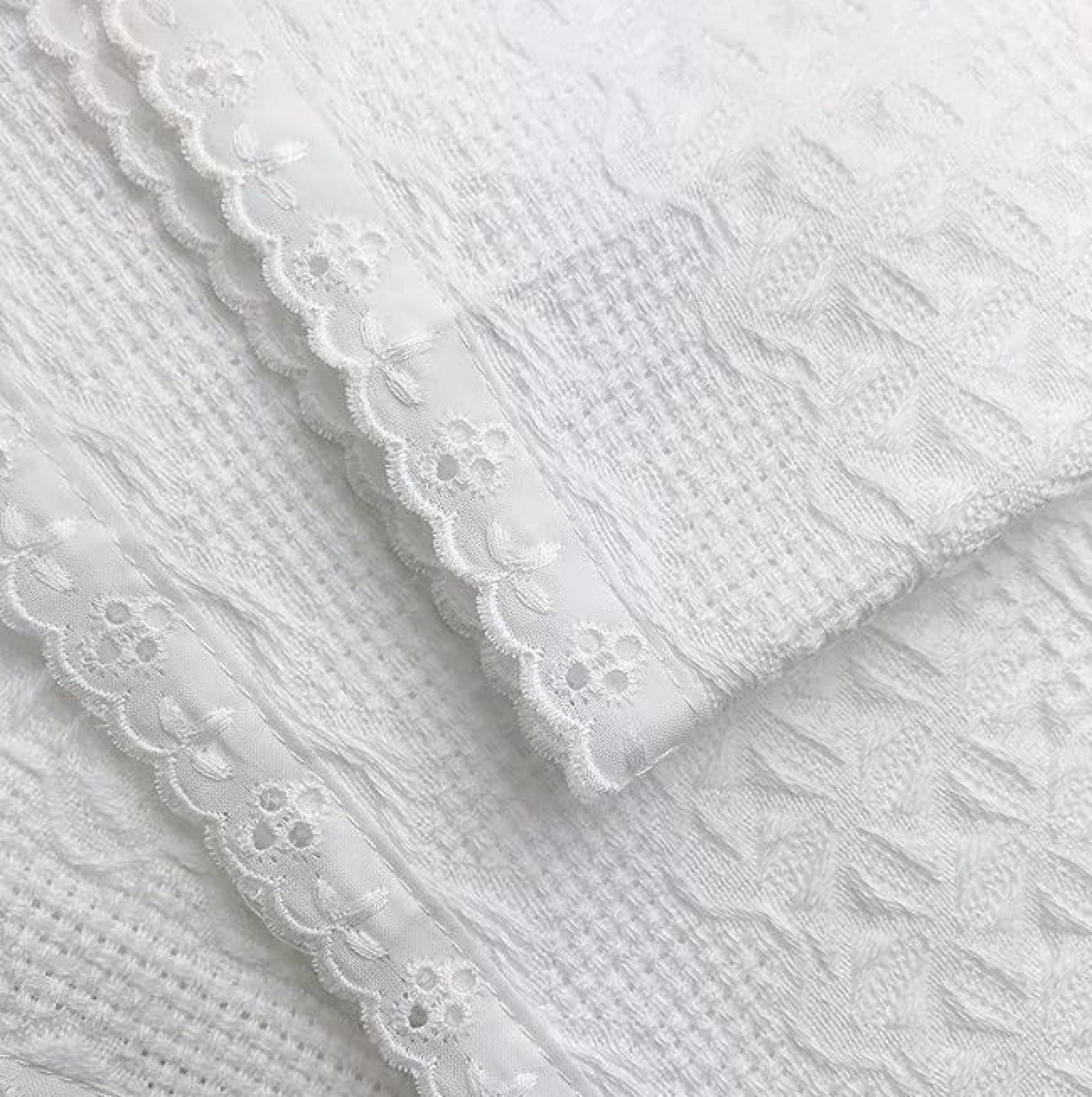 Bee Bo  * BOMilano-W White Milano cotton shawl