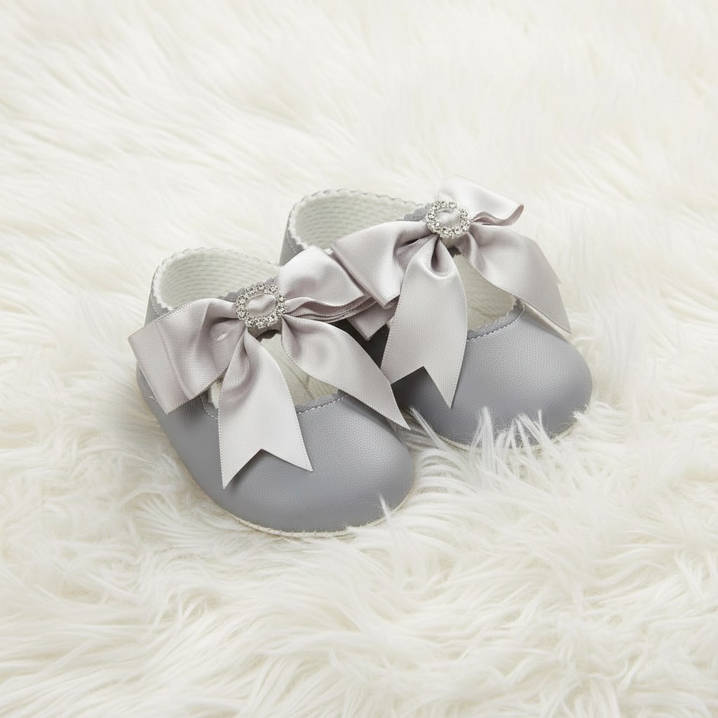 Bay Pod/Early Days   BP060-G Grey Bow & Diamonte Shoe (LAst few size 2)