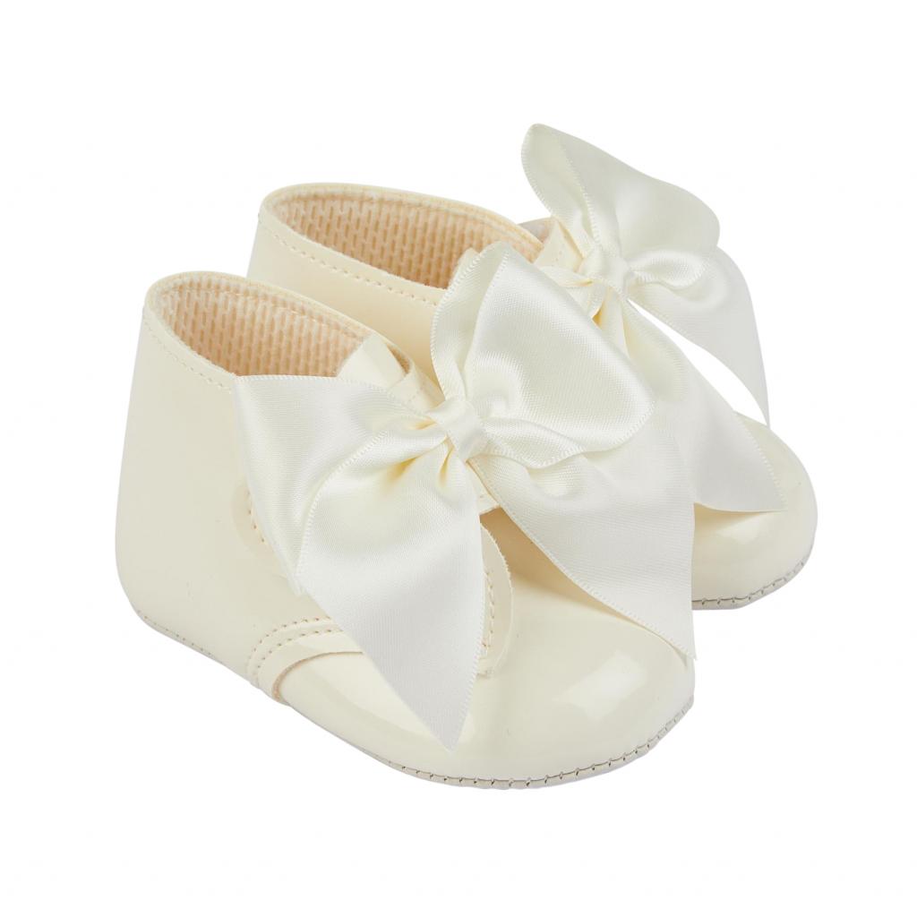 Bay Pod/Early Days  * BP073I Ivory Patent "Bow" Soft Sole Boot (0-3)
