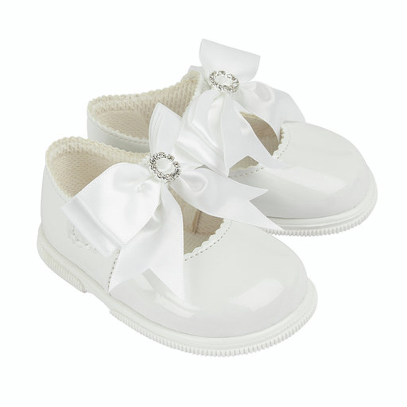 Bay Pod/Early Days  * BPH035Wh White Bow & Diamante First Walker Shoe (2-6)