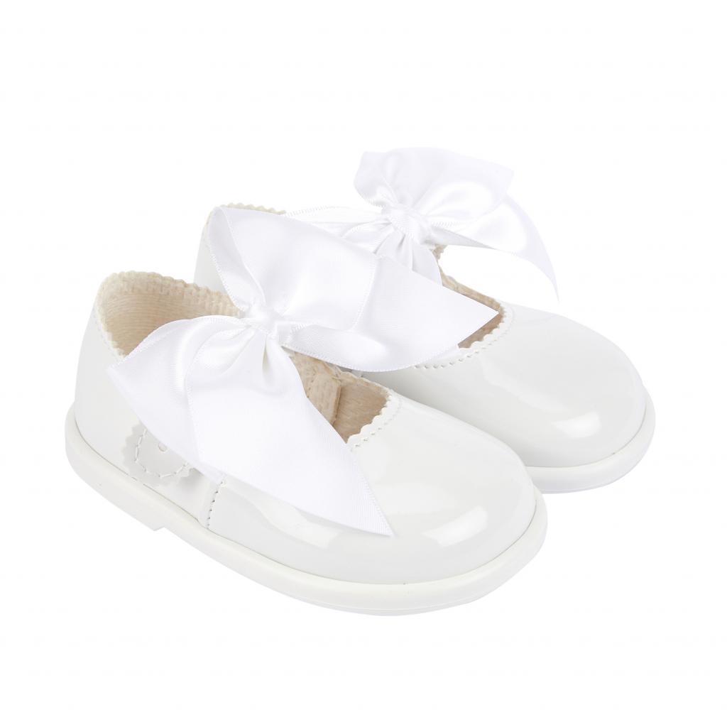 Bay Pod/Early Days  * BPH045W White Patent "Bow" First Walker Shoe (2-6)