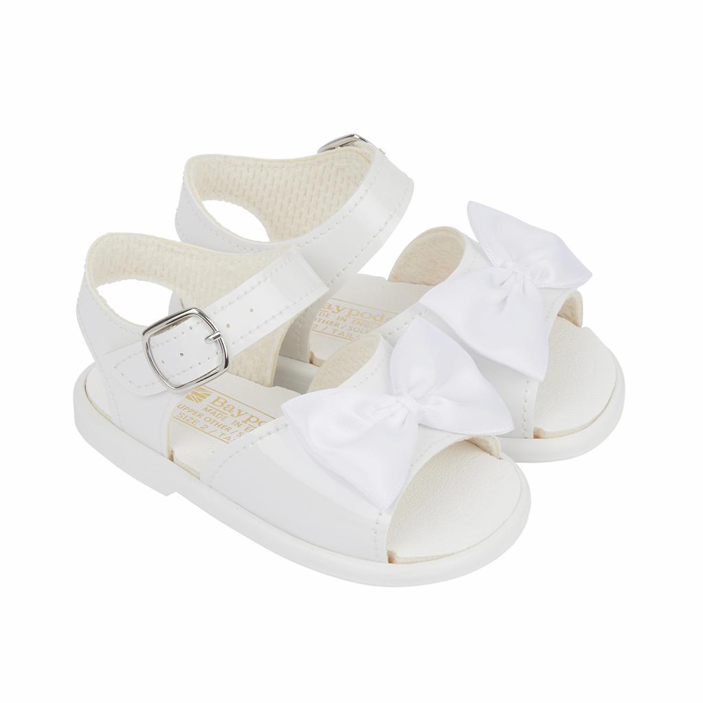 Bay Pod/Early Days S071 * BPS071W White Patent "Bow" Hard Sole Sandal (2-4)