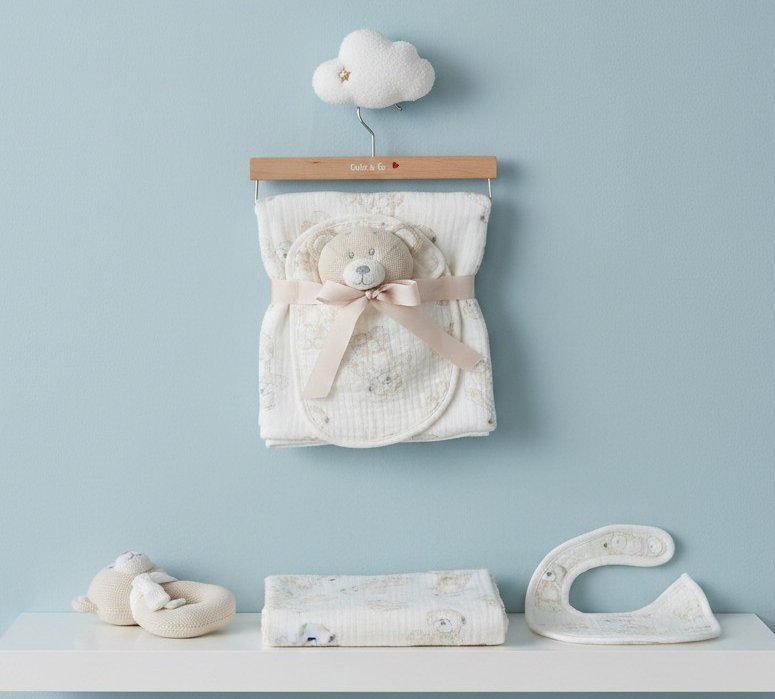 Cute & Co   CC112-3005T Muslin Fabric Blanket , rattle & Bib
