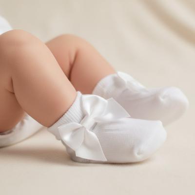 NT61-2223-W-0-3  White Bow Socks  (0-3 months)