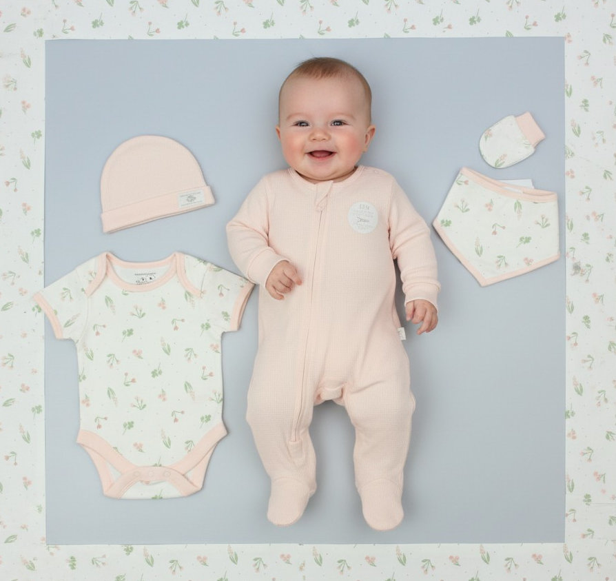 Pure & Soft GFT/J13908 0-3m =505750095639, 3-6m = 505750095646, 6-9 = 505750095653 PSJ13908 5 Piece Layette set with zip "Floral" ( 0-6 months)