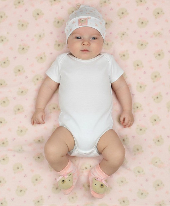 Pure & Soft WRP/N14691  PSN14691 Wrap , Hat and Rattle socks Gift Set ( 0-4 months)