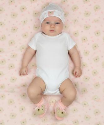 PSN14691  Wrap , Hat and Rattle socks Gift Set  ( 0-4 months)