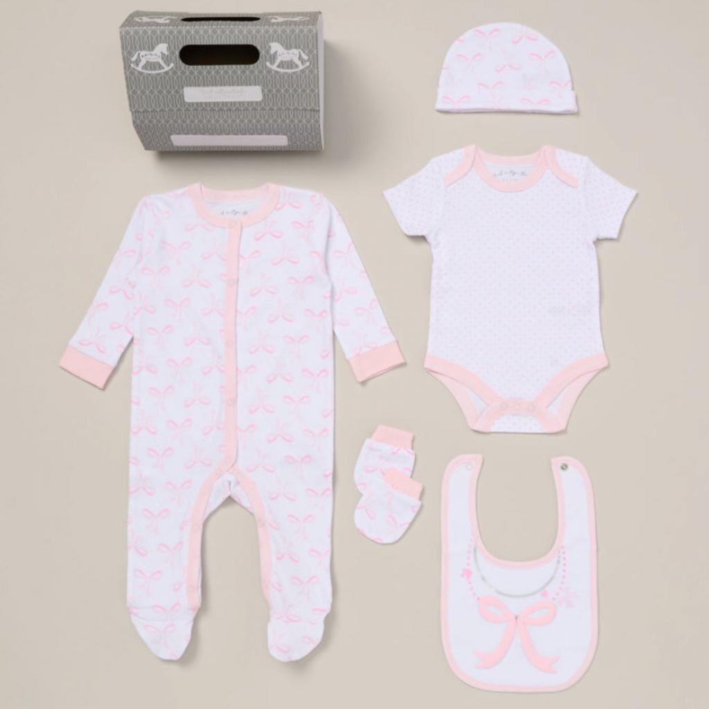 Rock a bye boutique D06874 5056623270943 RBD06874 Bow 5 Piece Layette & Complimentary Bag(NB - 6m)
