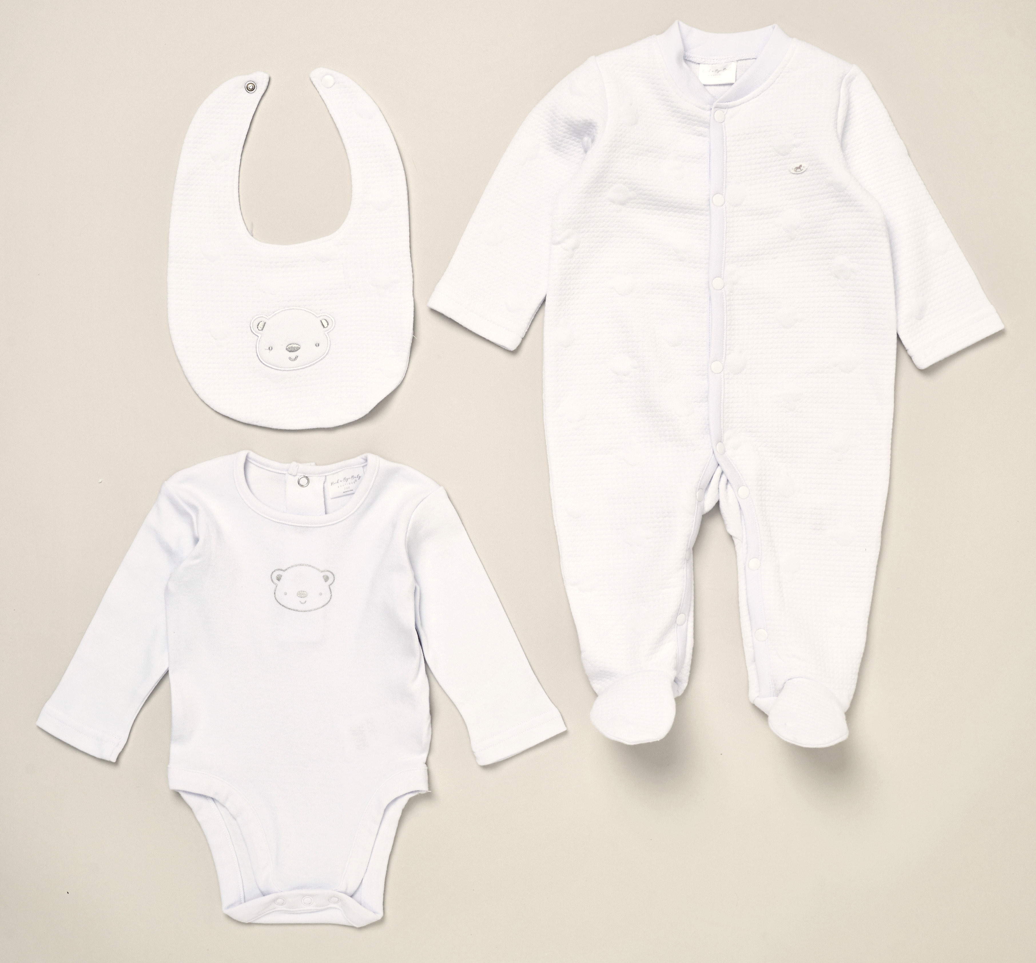 Rock a bye boutique E07816 * RBE07816W Teddy textured Layette Set (Nb-6 months)