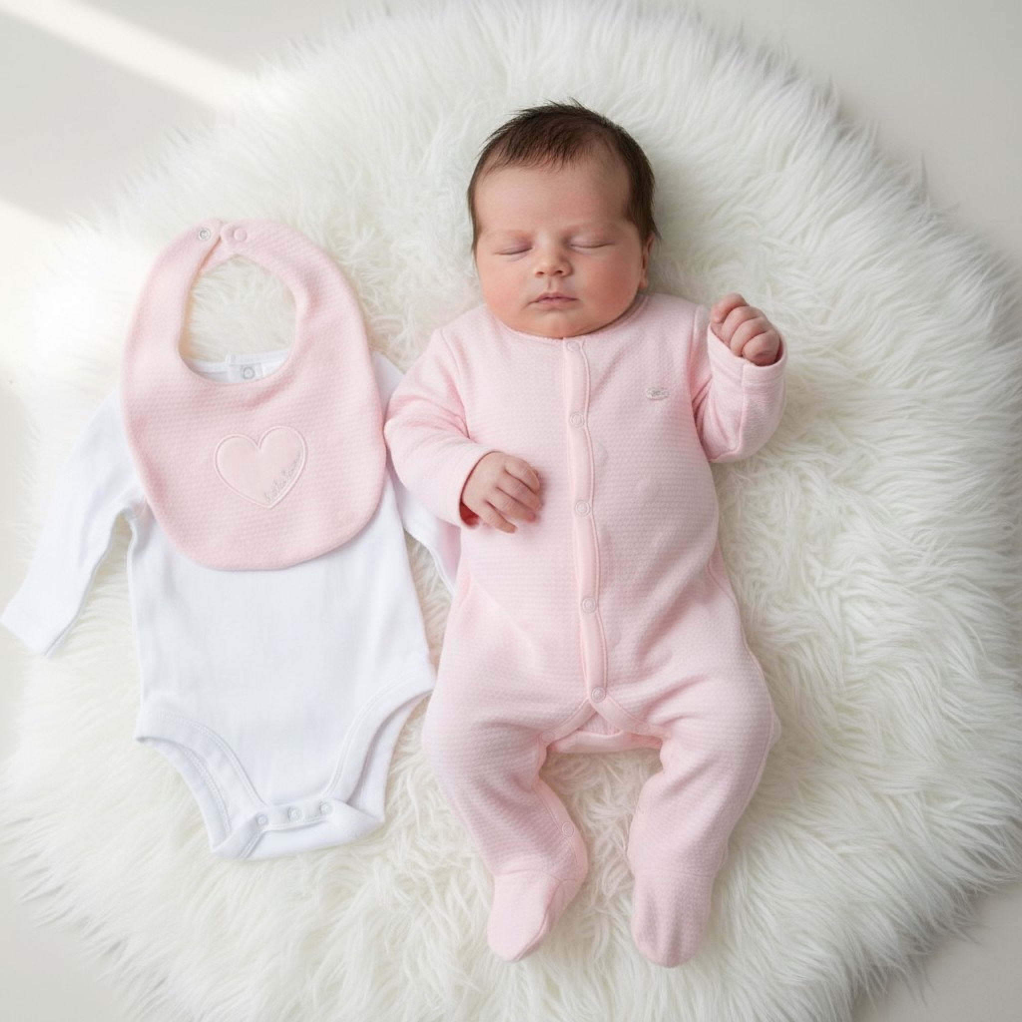 Rock a bye boutique E07817 * RBE07817p Heart Textured Layette Set (Newborn ONLY) SINGLE