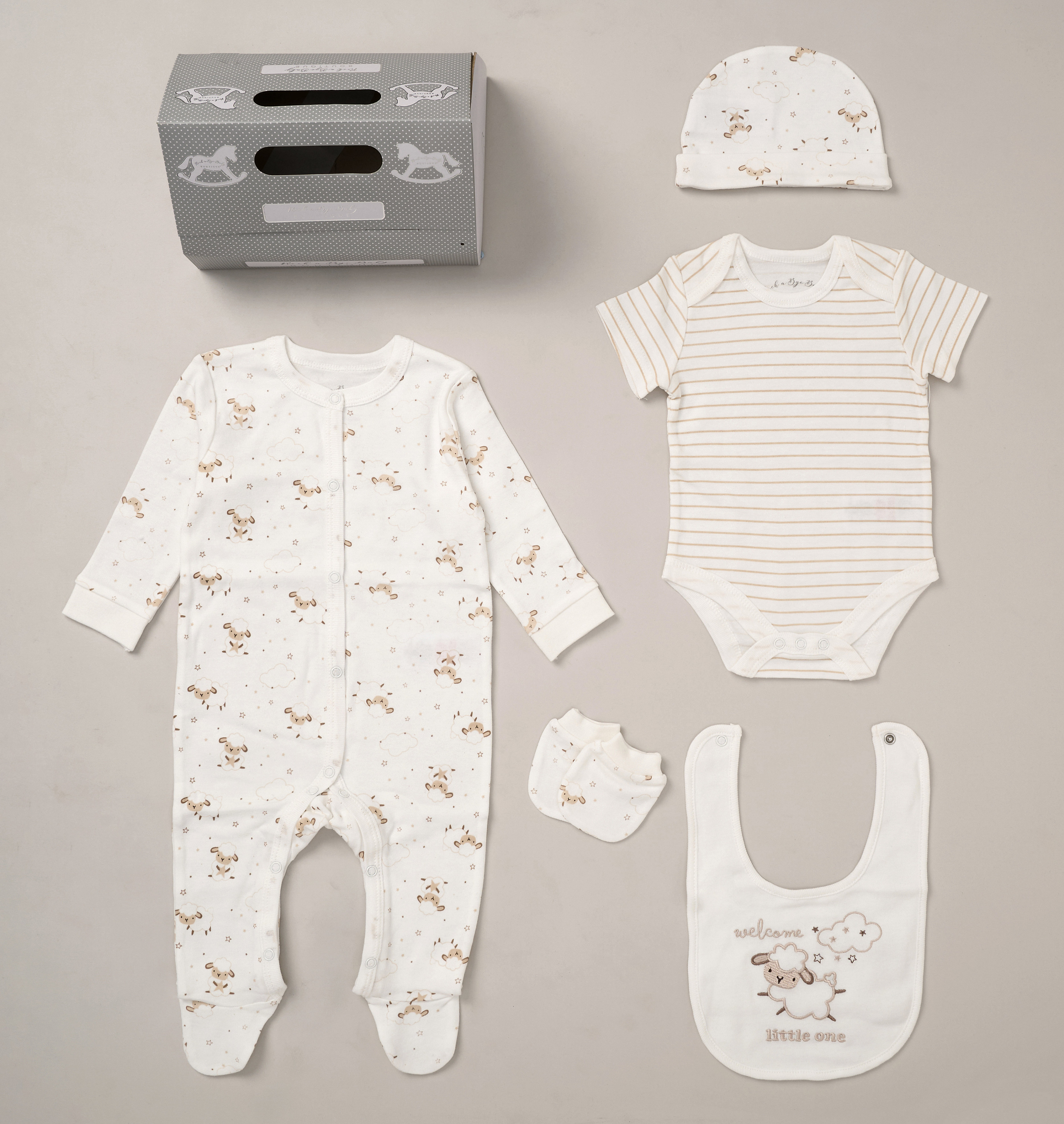 Rock a bye boutique F10096NB * RBF10096 "Welcome" Set 5 Piece Layette Set (Nb-6 months)