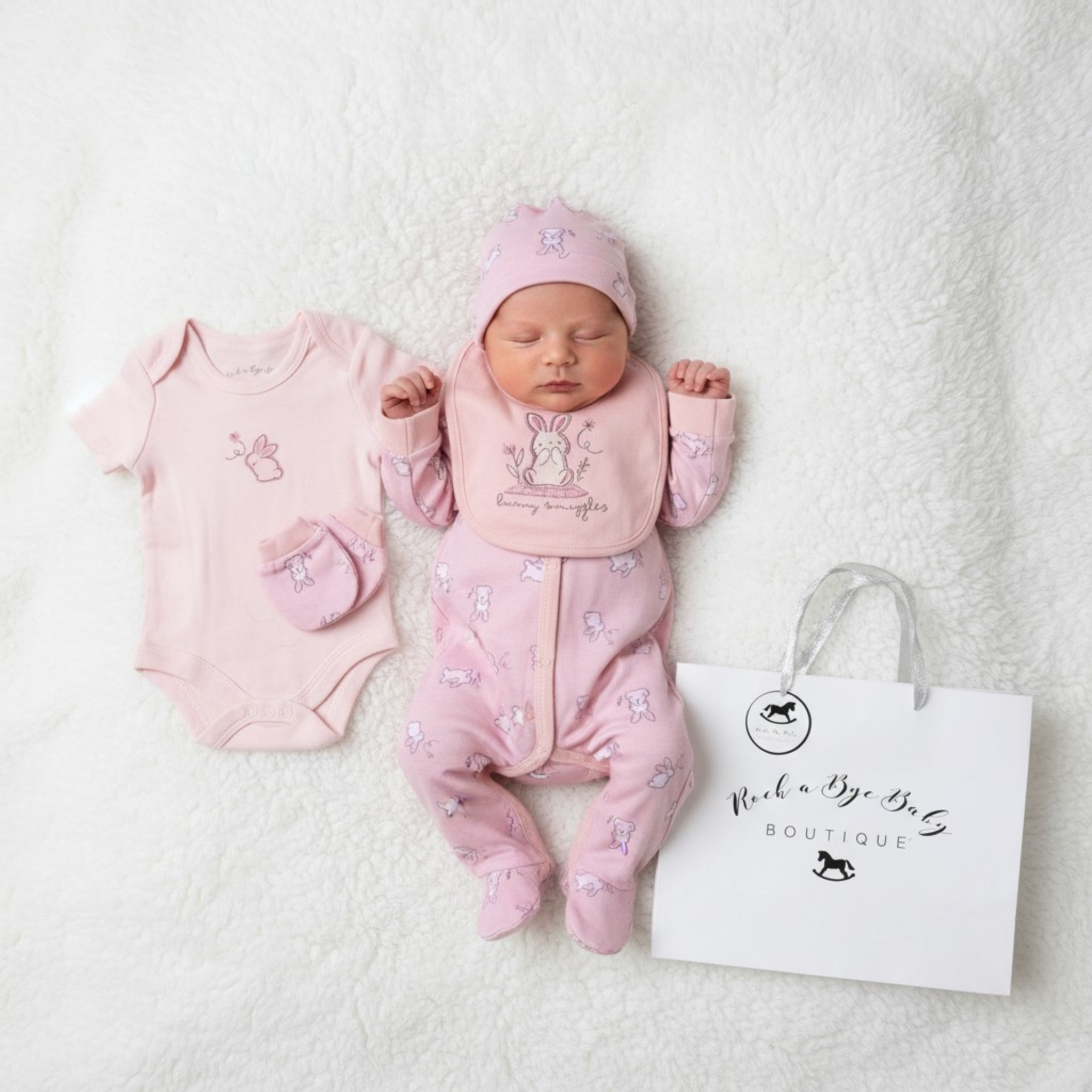 Rock a bye boutique H12677NB * RBH12677P "Bunny" 5 Piece Layette Set (Nb-6 months)
