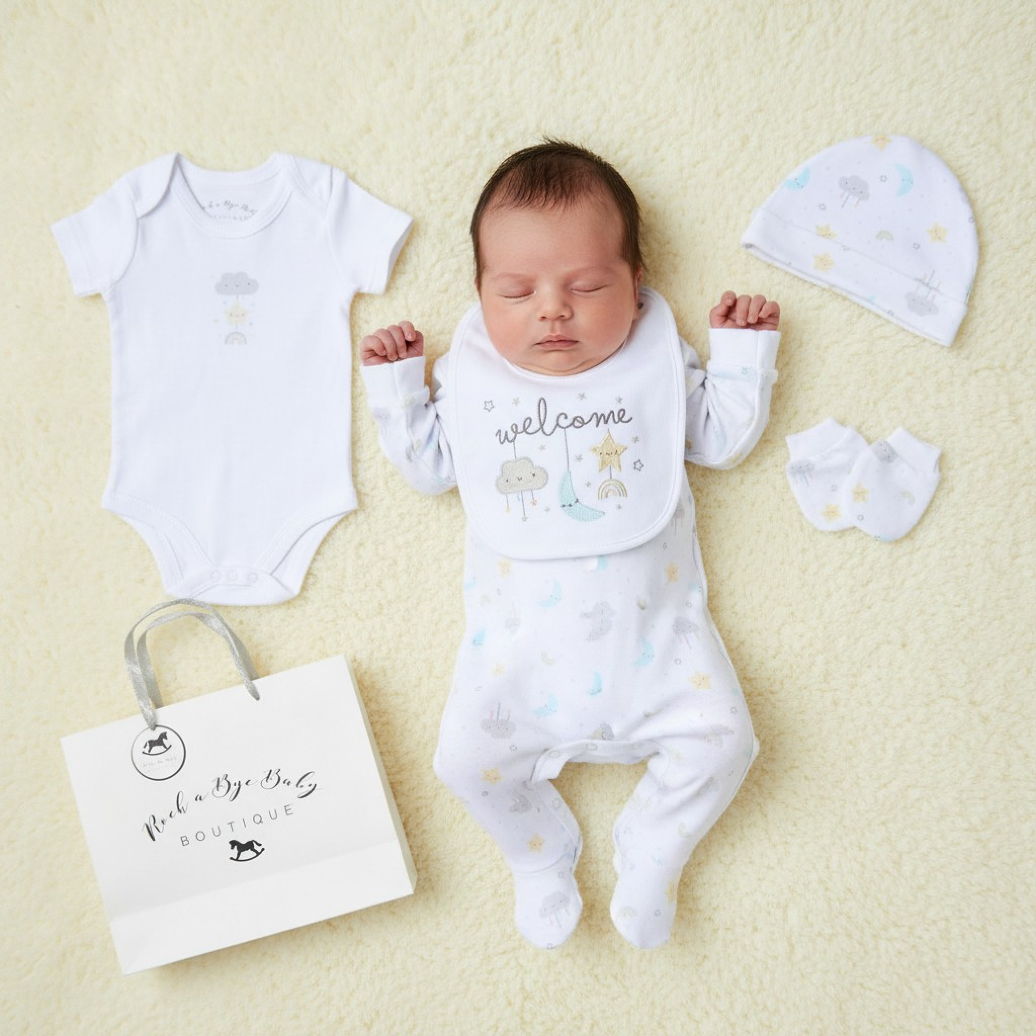 Rock a bye boutique H2683NB * RBH12683W "Welcome" 5 Piece Layette Set (Nb-6 months)