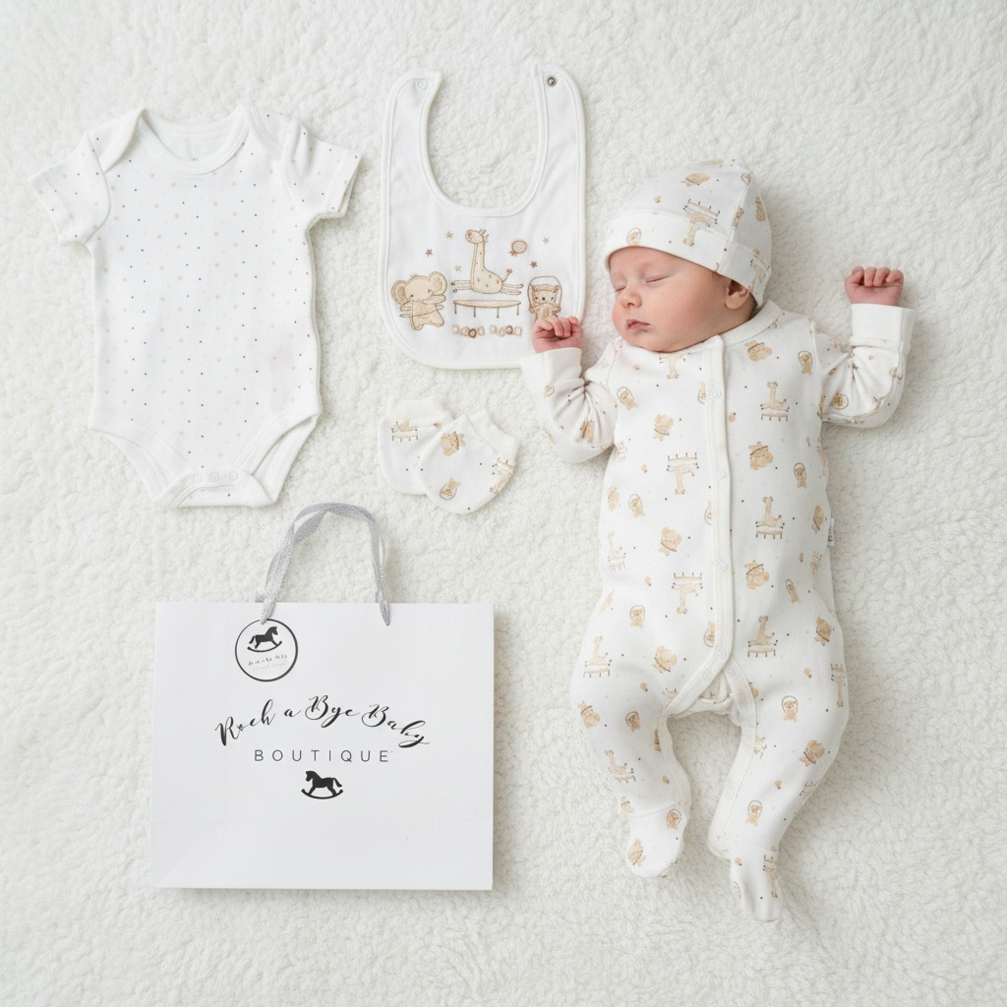 Rock a bye boutique H12671NB * RBH12753C "Play Time" 5 Piece Layette Set (Nb-6 months)