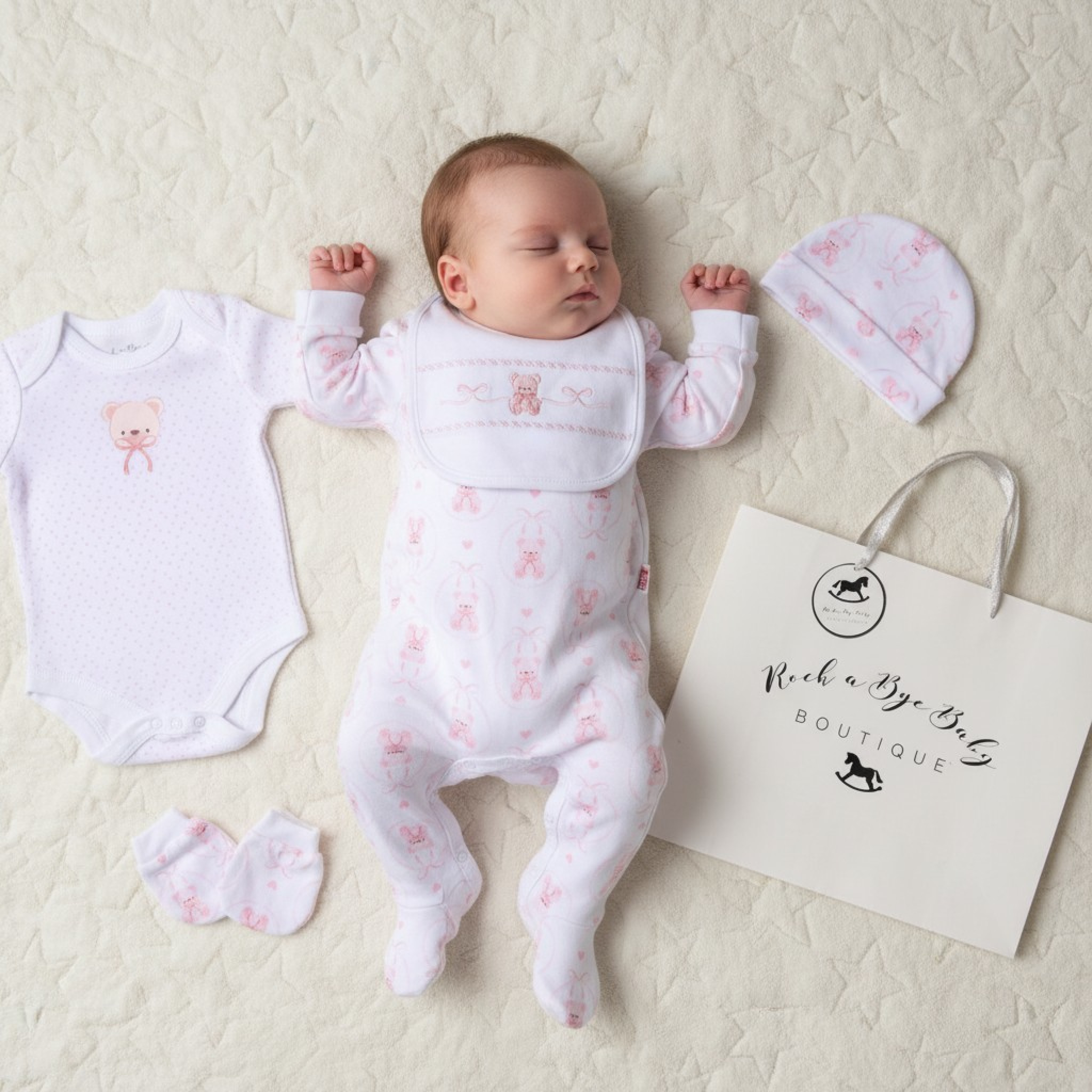 Rock a bye boutique H12813NB * RBH12813P "Teddy" 5 Piece Layette Set (Nb-6 months)