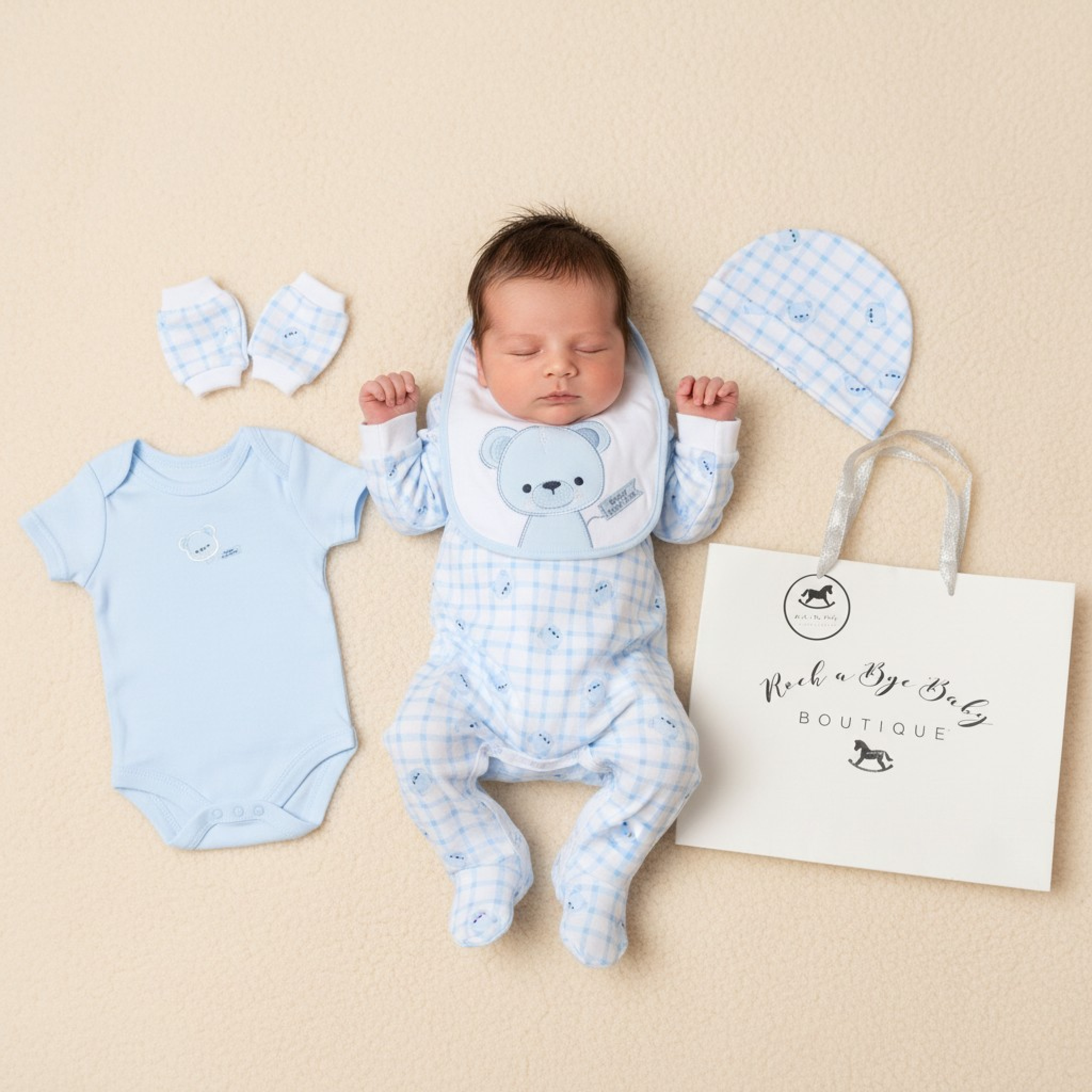 Rock a bye boutique H12814NB * RBH12814S "Happy bear Club " 5 Piece Layette Set (Nb-6 months)