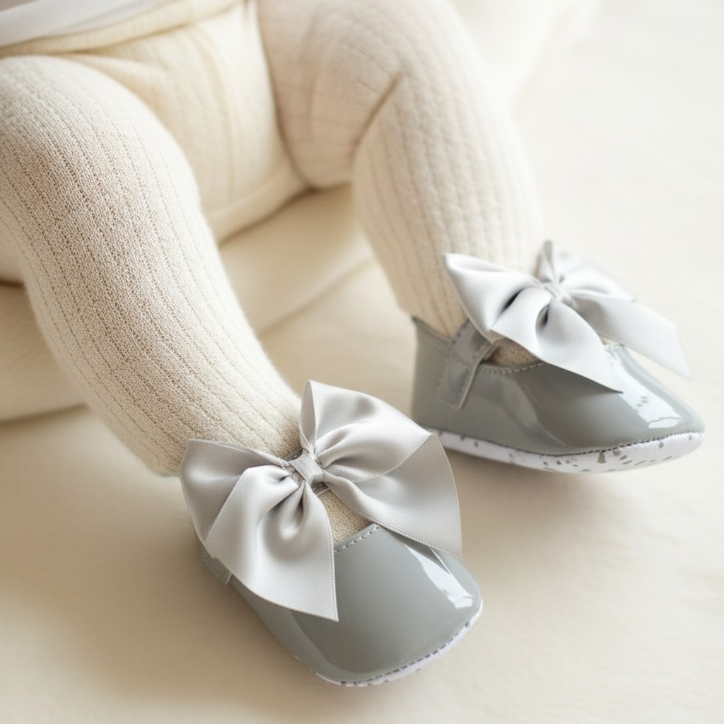 Soft Touch  5023797210402 STB2228-G Grey Patent Shoe With Bow (Nb-12 months)