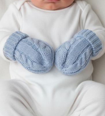 STBM12-B-S  Cable Mittens Sky (NB-12 months)