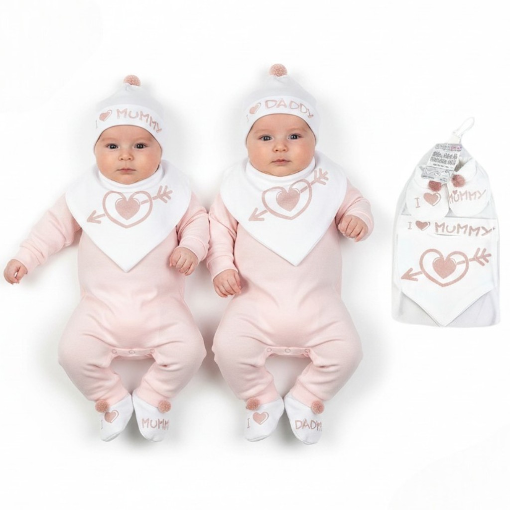 Soft Touch  5023797313233 STHBB258-DP "Mummy/Daddy" Bib, Hat & Bootee Pom Pom Set (NB-3m)