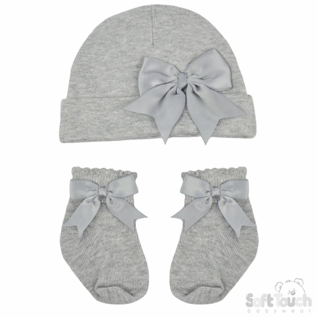 Soft Touch 4HS104 5023797309175 STHS104-G Grey Hat and Sock Set with Bow (NB - 6months)