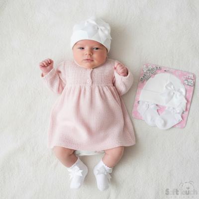STHS104W  White Hat and Sock Set with Bow  (NB - 6months)