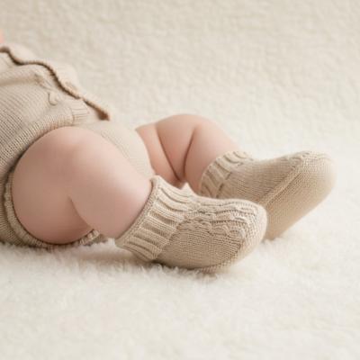 STS440-Bi  Biscuit Chain Knit Booties  (newborn +)