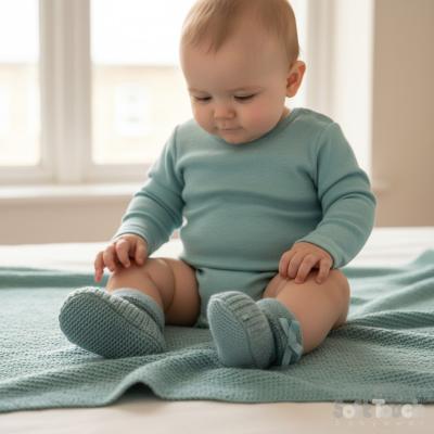 STS450-SG  Sage Bow Knit Booties  (newborn +)