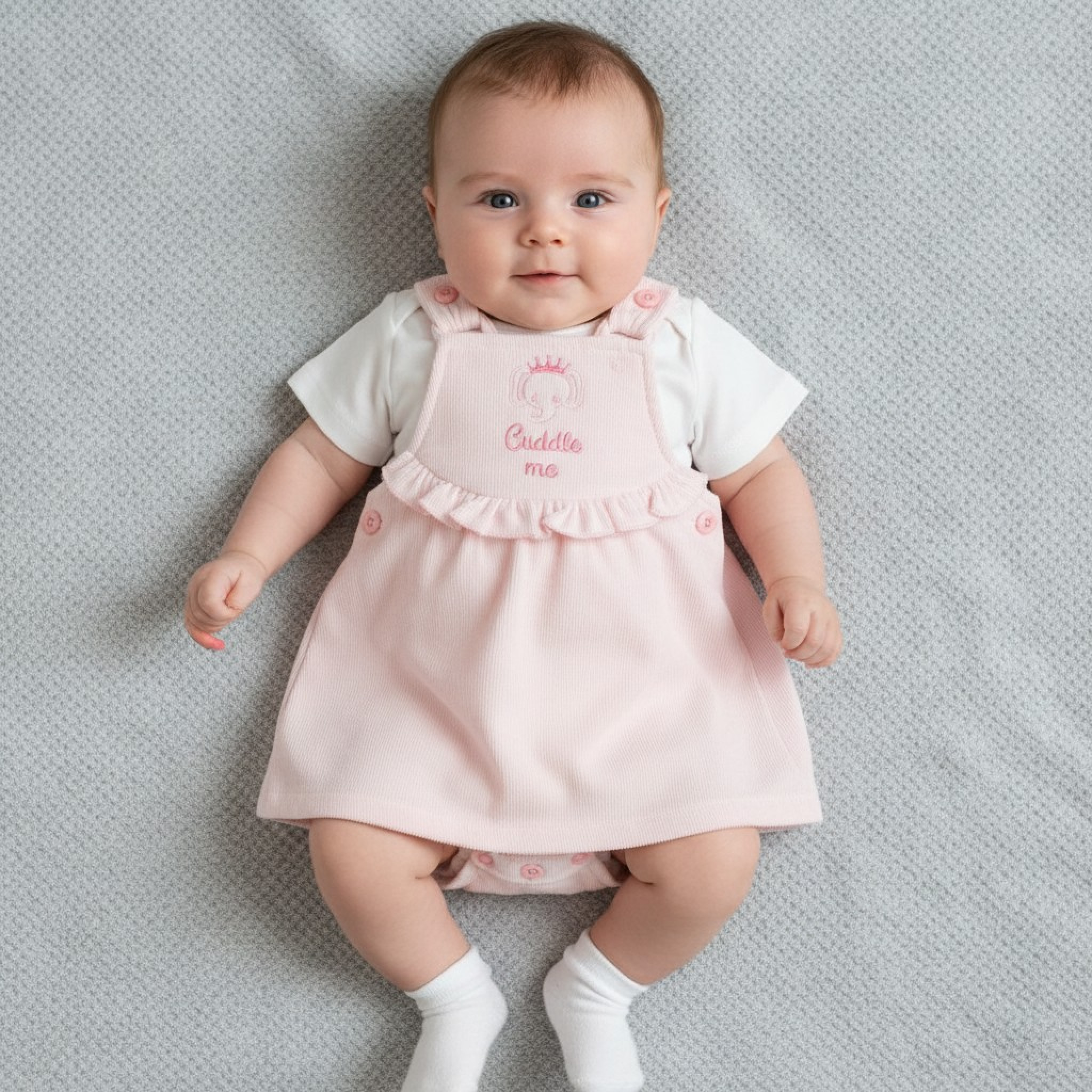 Tiny Chick PB-20-639 5035320206394 TCLBW20-639-P "Cuddle Me" Pinafore Set (3-8lbs)